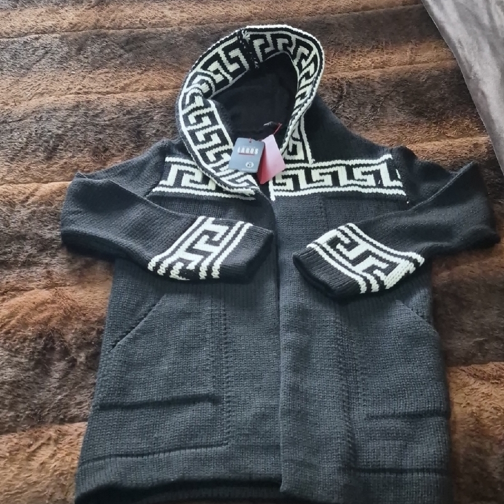 Black and White Largos Exclusive Hooded Sweater